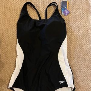 Speedo Size 16 Black and White